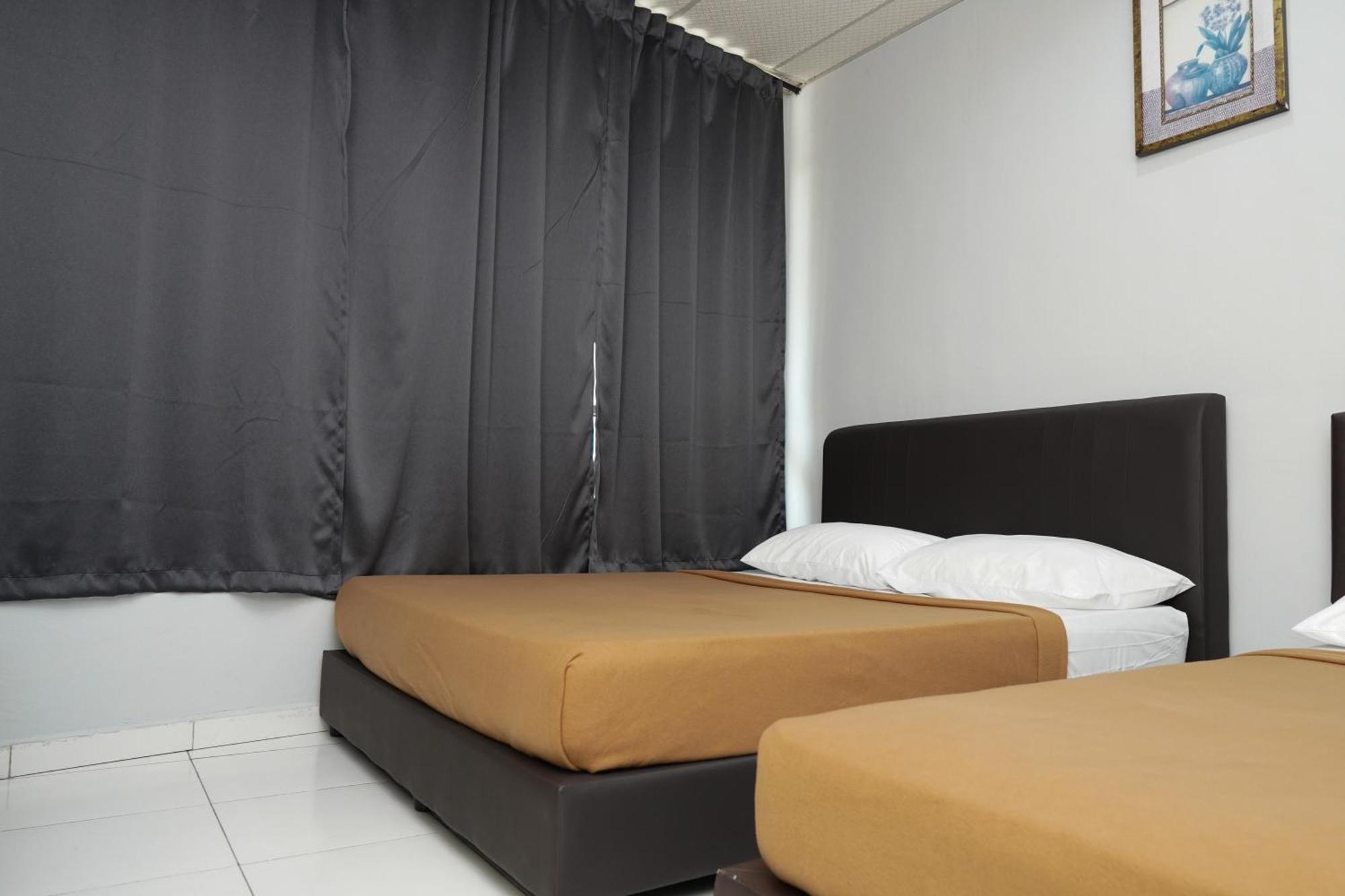 Hotel Sixty Nine Джохор Бахру Екстериор снимка