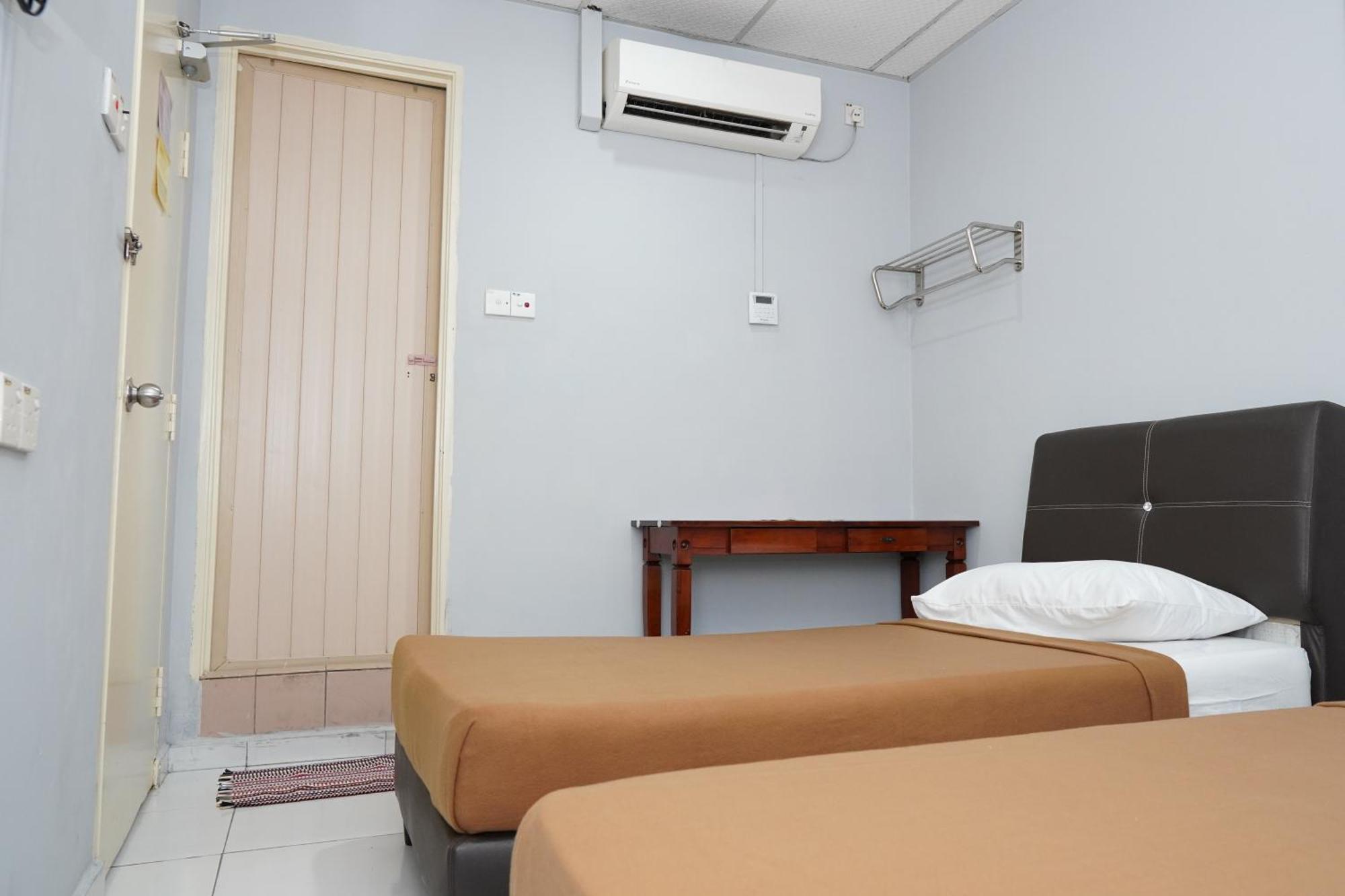Hotel Sixty Nine Джохор Бахру Екстериор снимка