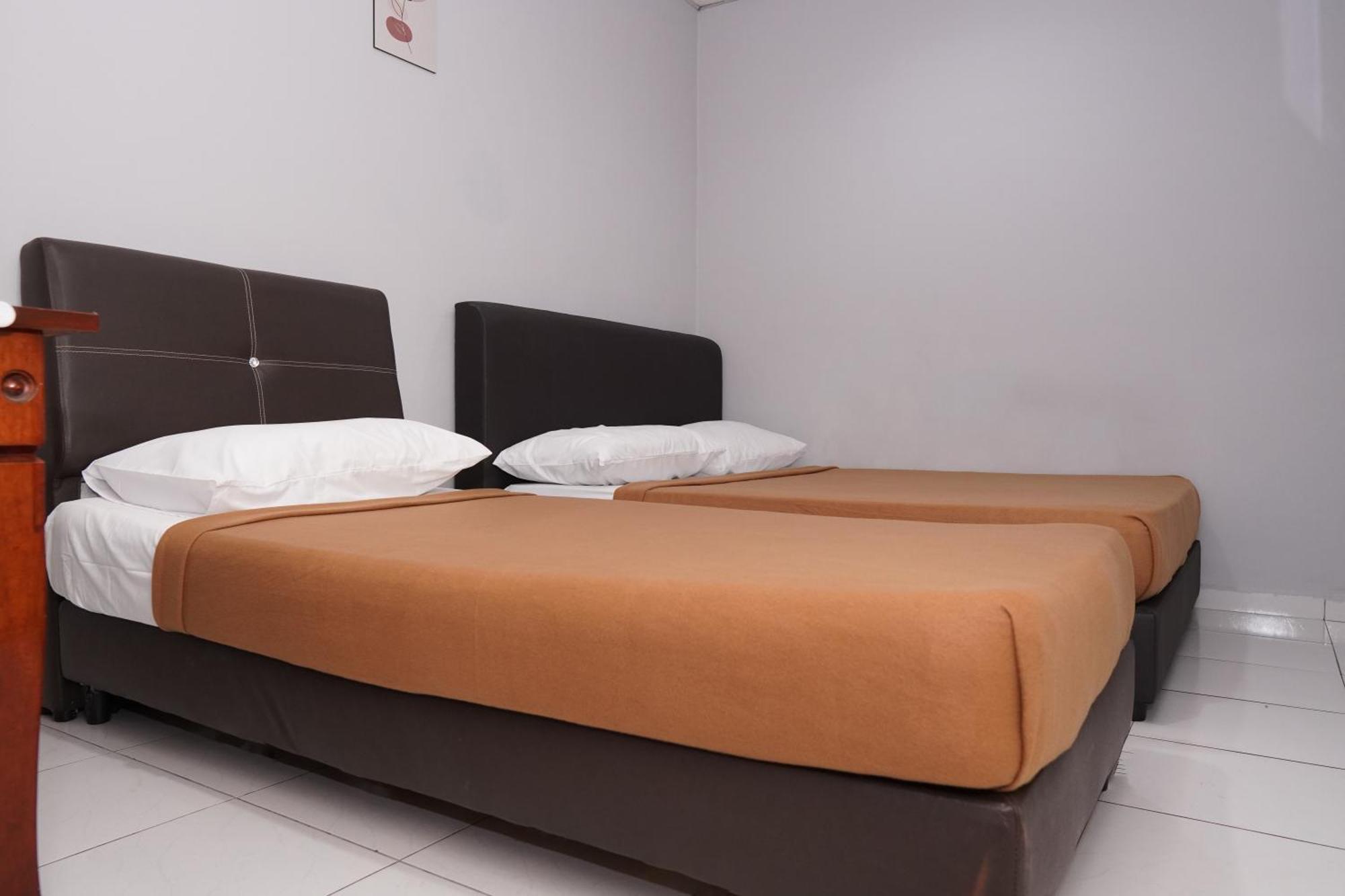 Hotel Sixty Nine Джохор Бахру Екстериор снимка
