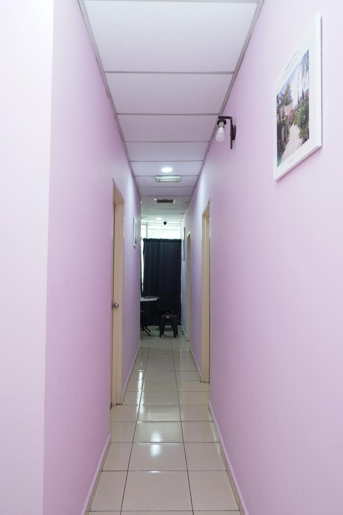 Hotel Sixty Nine Джохор Бахру Екстериор снимка